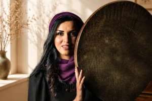 استاد مارال خلیلی مدرس دف ، هنگدرام و سازهای کوبه‌ای در آموزشگاه موسیقی سرودمهر میدان انقلاب